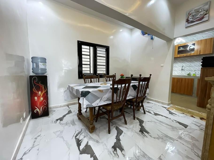 Villa Adja Nafy A Saly Gandigal Екстер'єр фото